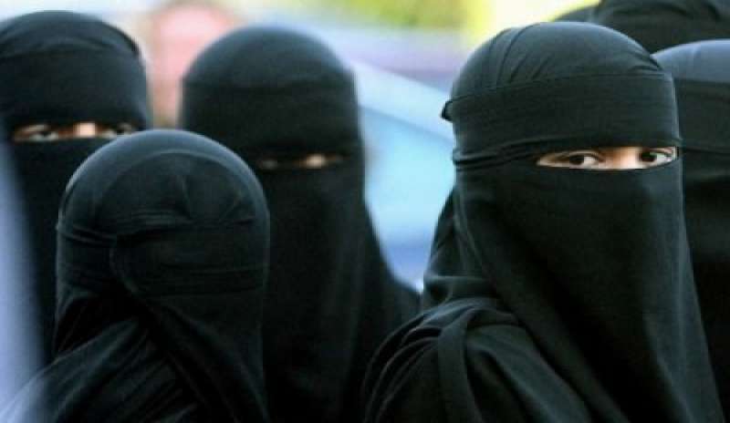 Terrorismo, 550 donne hanno scelto il Califfato