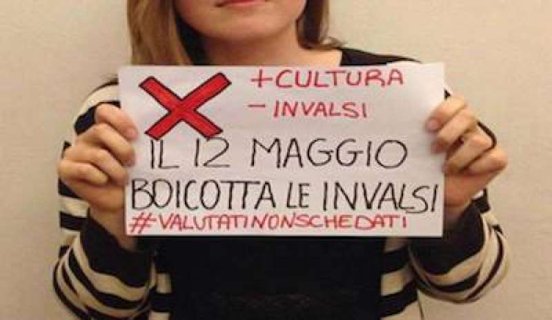 TEST INVALSI E “BUONA SCUOLA”: I PROFESSORI PROTESTANO IN TUTTA ITALIA
