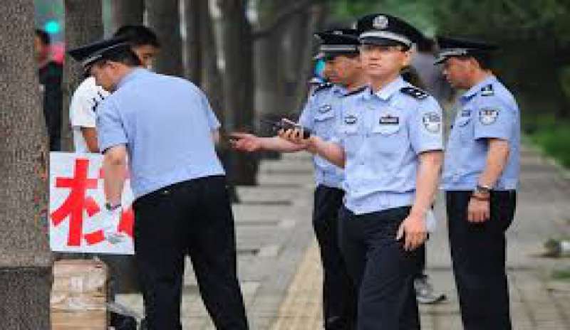 Orrore in Cina: pazzo entra in scuola e accoltella 3 bambini. Poi si uccide