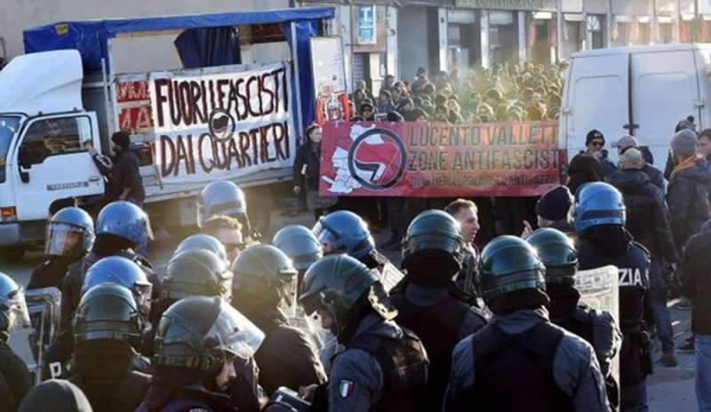 Torino, scontri fra agenti e antifascisti