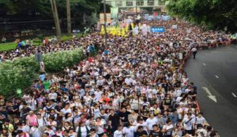 Torna la calma a Hong Kong. Il governo: “Li lasceremo manifestare”