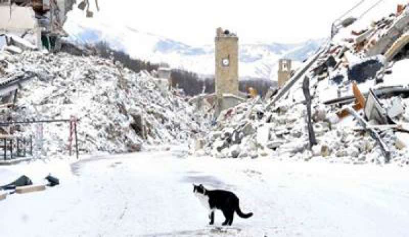 Tra neve e sisma, Centro Italia in ginocchio. L’Anci: “Serve un provvedimento straordinario”