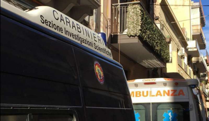 Tragedia a Paternò: uccide la famiglia e si suicida