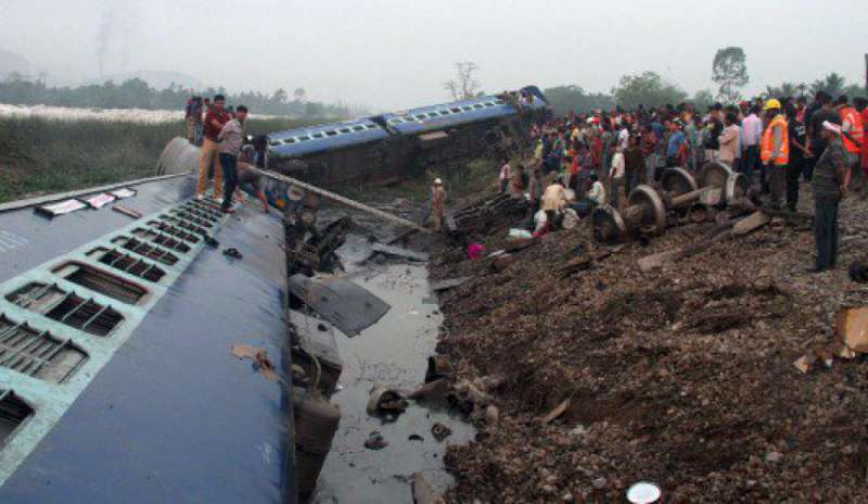 Tragedia ferroviaria in India: 12 morti e oltre 150 feriti