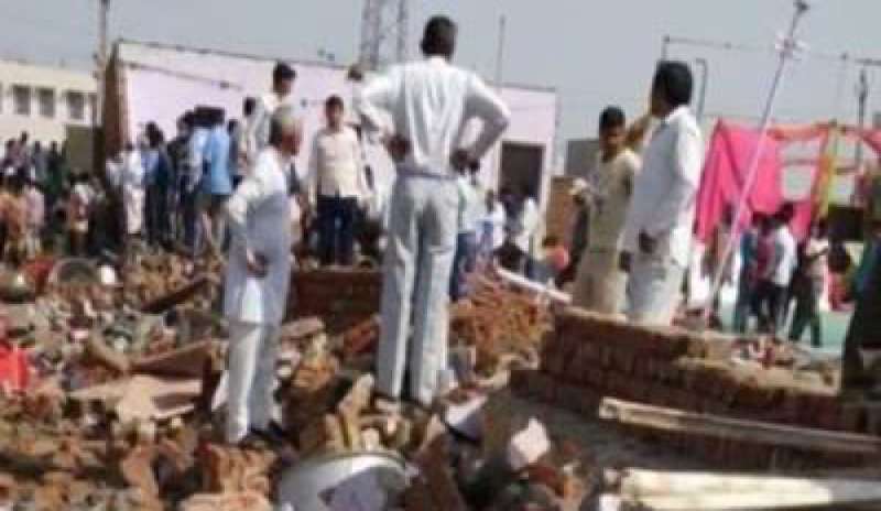 Tragedia in India, muro crolla durante un matrimonio: 24 morti