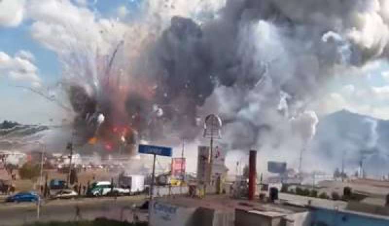 Tragedia in Messico, esplosione in un mercato di fuochi d’artificio: 29 morti