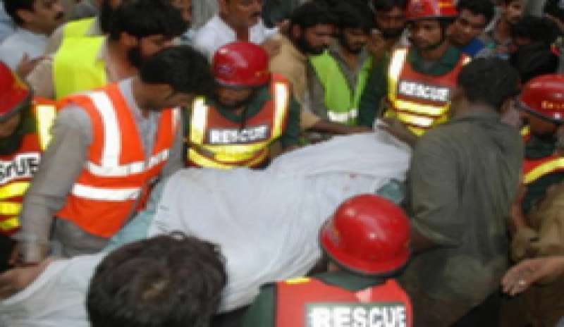 Tragedia in Pakistan. Crolla una Moschea: 24 morti