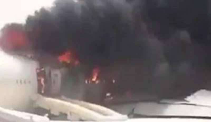 Tragedia in Pakistan, si schianta aereo: 48 morti