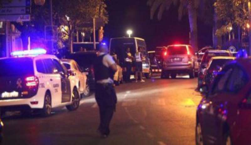 A Barcellona strage di turisti, feriti tre italiani. Nella notte uccisi 5 terroristi a Cambrils