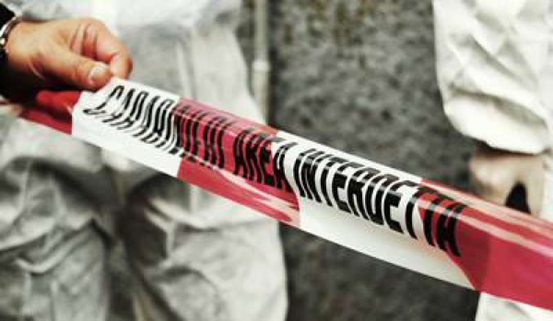 Trento, colpi di pistola in casa: morti due fidanzati. Gli investigatori: “Ipotesi omicidio-suicidio”