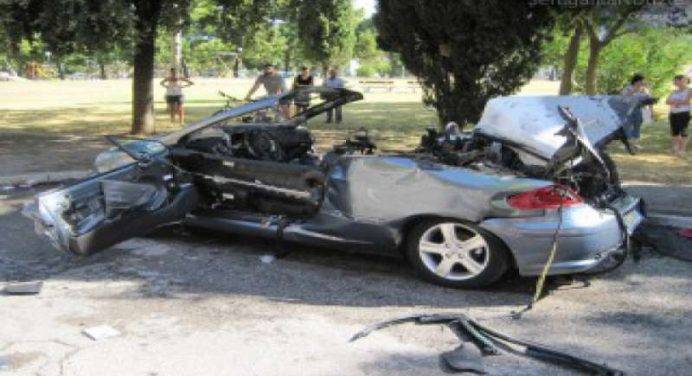 Tropea: esplode l’auto del Sindaco, dietro l’attentato l’ombra della ‘Ndrangheta