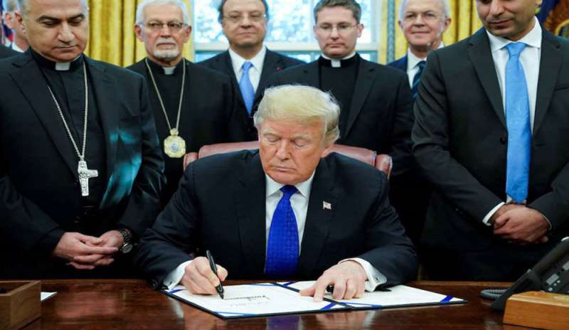Trump firma una legge in difesa dei cristiani perseguitati