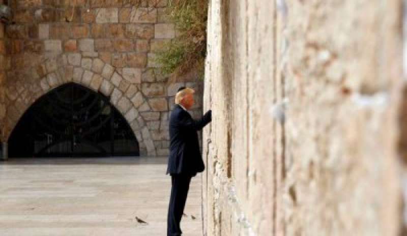 Trump visita il Muro del Pianto: “Con Israele un legame indissolubile”