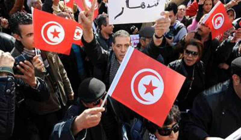 TUNISIA: CITTADINI FAVOREVOLI ALLA SEPARAZIONE TRA POLITICA E ISLAM