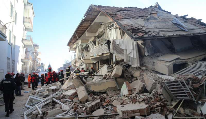 Turchia: sisma magnitudo 6.8. Morti e feriti