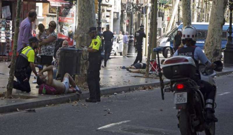 Ucciso uno degli attentatori di Barcellona, giallo sui due arrestati
