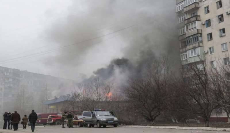 Ucraina, i ribelli attaccano Mariupol. Poroshenko: “Lotteremo fino alla vittoria”
