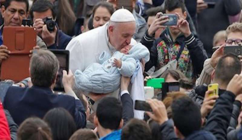 Udienza generale, Bergoglio: “L’orgoglio umano distrugge il creato”