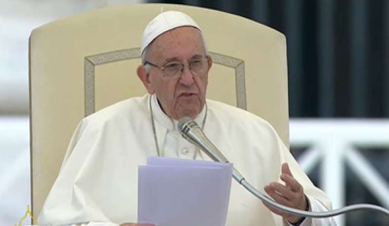 Udienza generale. Papa: “Chiamare martiri gli attentatori suicidi è ripugnante”