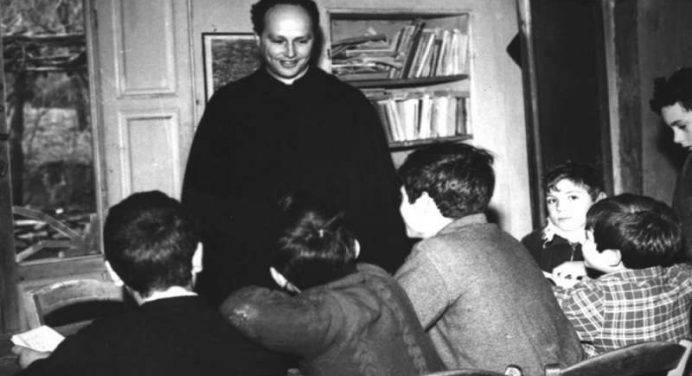 Nel centenario della nascita, la profezia educativa di don Lorenzo Milani