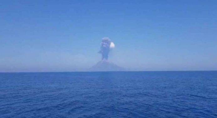 Un boato poi la colonna di fumo: nuova eruzione dello Stromboli