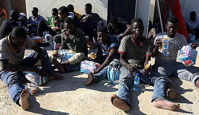 Unhcr: “Trasferire migranti dai centri di detenzione”