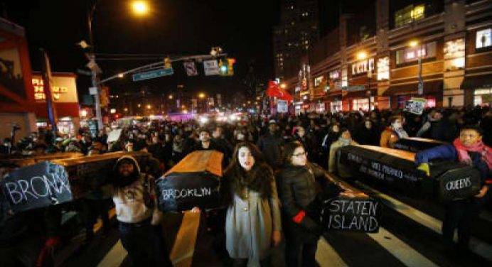 Stati Uniti, terza sera di proteste a New York per Eric Garner