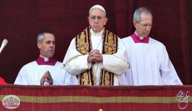 Urbi et Orbi, il Papa invoca la pace: “Tacciano le armi in Siria”
