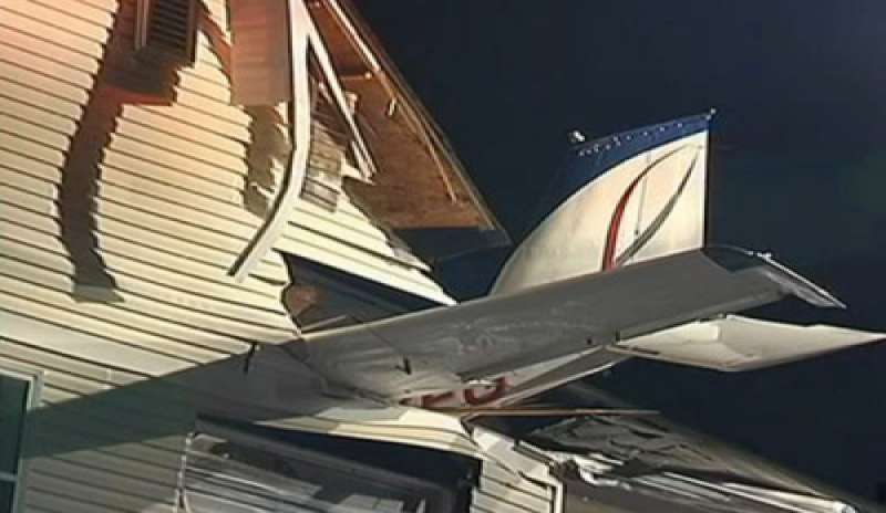 Usa, aereo si schianta su una casa: 6 morti tra cui 2 bambini