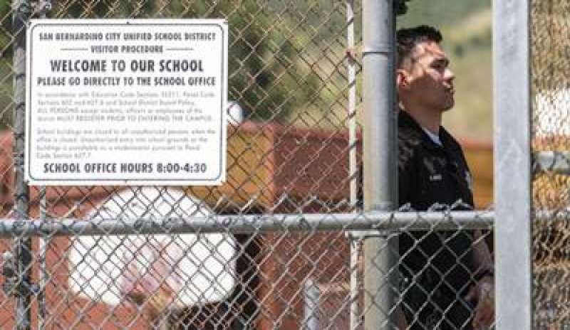 Usa, sparatoria in una scuola a San Bernardino: uomo uccide la moglie maestra e poi si suicida