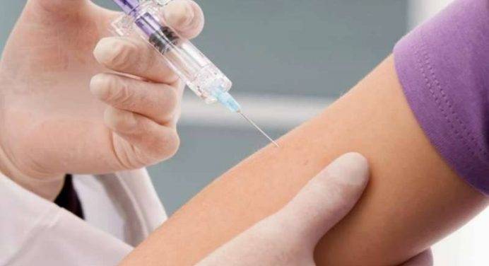 Vaccini, anche la Germania prepara la stretta contro i genitori: multe a chi dice no