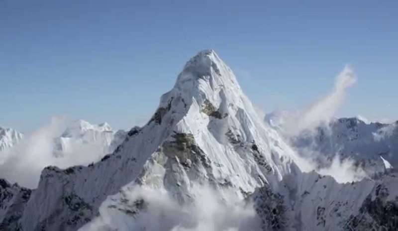 Valanga sull'Himalaya: 3 morti e 7 dispersi