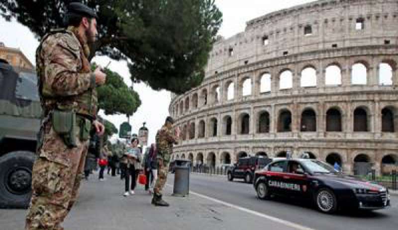 VARCHI AL COLOSSEO E MILITARI IN VIA DEL CORSO: LE NUOVE MISURE ANTI-TERRORISMO A ROMA