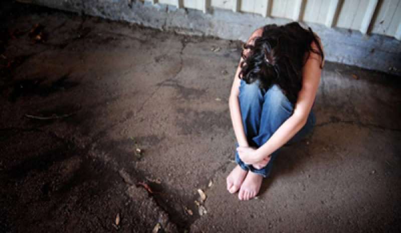 Vendeva la figlia tredicenne: madre arrestata per sfruttamento della prostituzione