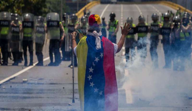 Venezuela, il presidente Trump: “Valutiamo l’intervento militare”