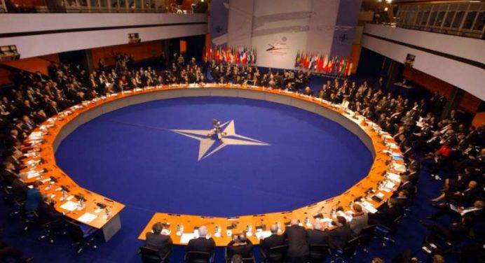 Vertice Nato: tutti contro Putin, e Newport viene blindata