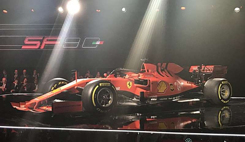 Via i veli alla SF90, la Ferrari si presenta