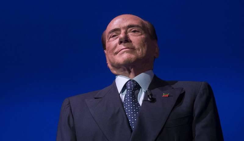 Via il termine “razza” dalla Carta: Berlusconi d'accordo