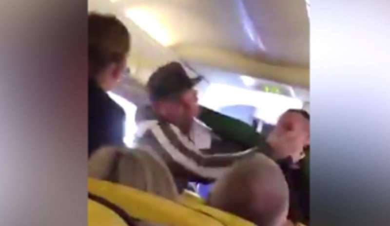 Violenta rissa sul volo Glasgow-Tenerife