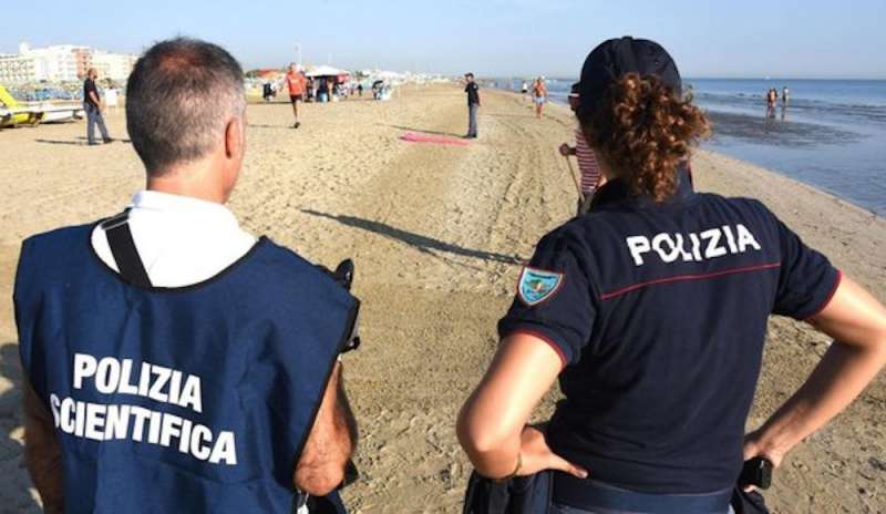 Violenza di gruppo in spiaggia: 3 arresti
