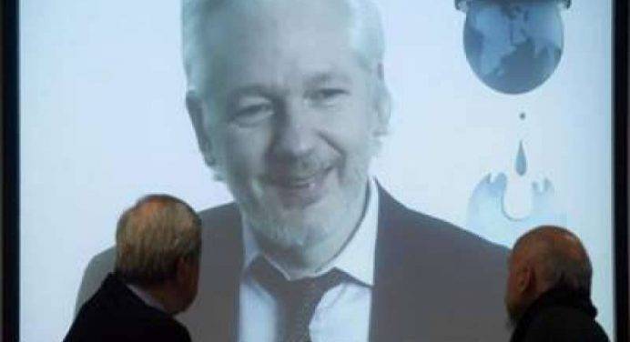 Wikileaks compie 10 anni, Assange: “Abbiamo file importanti su Usa 2016”