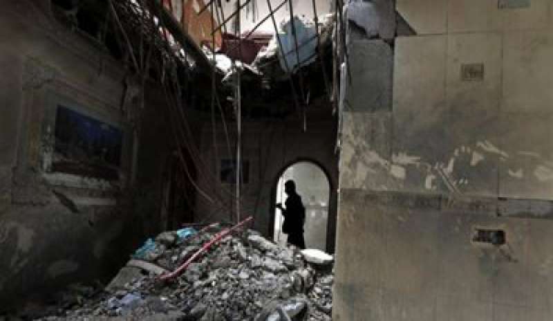 Yemen, raid aereo saudita su un hotel vicino Sana’a: è strage di civili