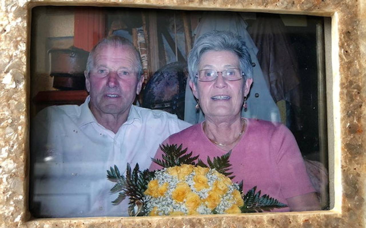 Muoiono insieme dopo 62 anni di nozze: coppia spezzata dal coronavirus