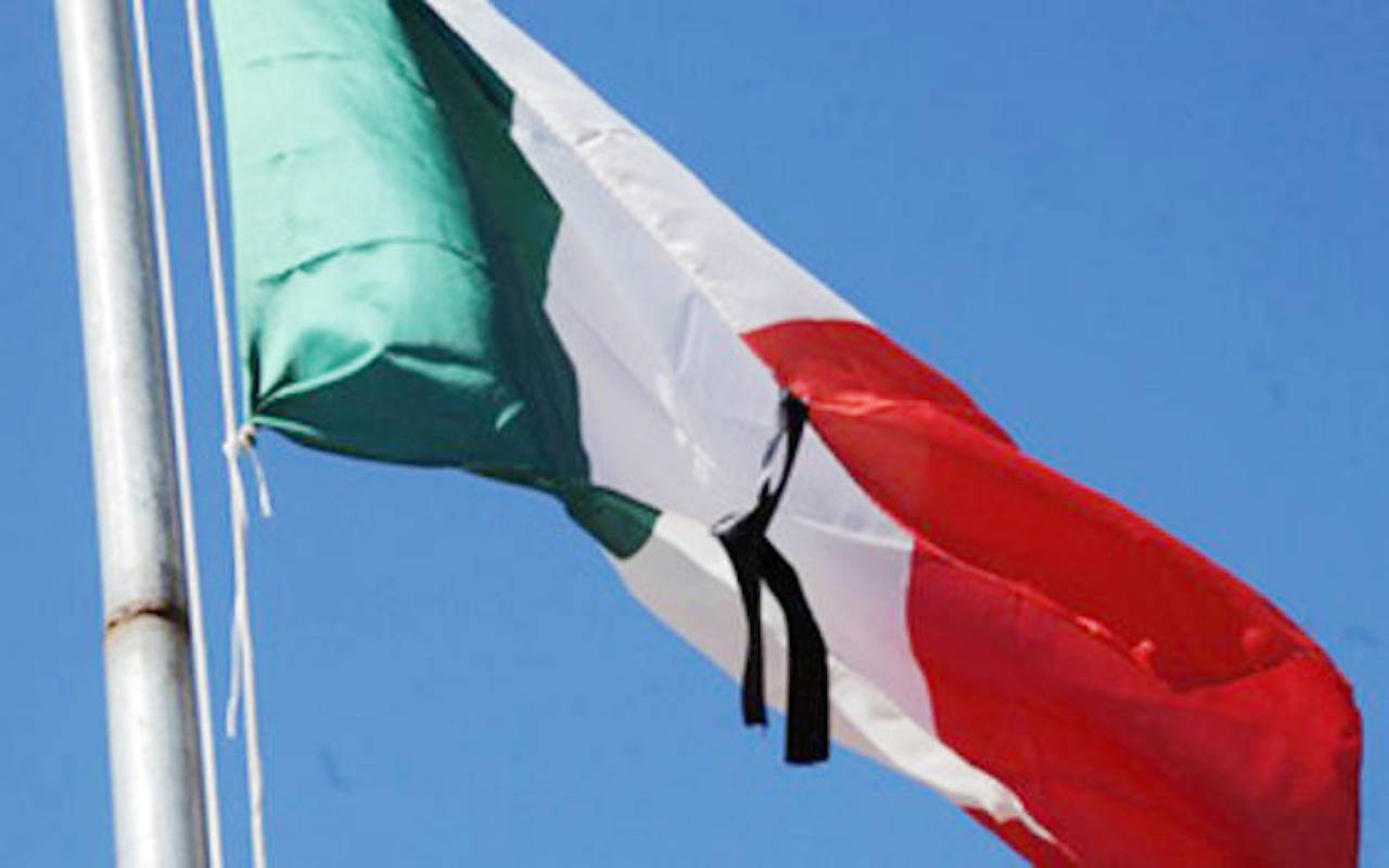Anci: martedì bandiere a mezz’asta e un minuto di silenzio in tutti i comuni italiani