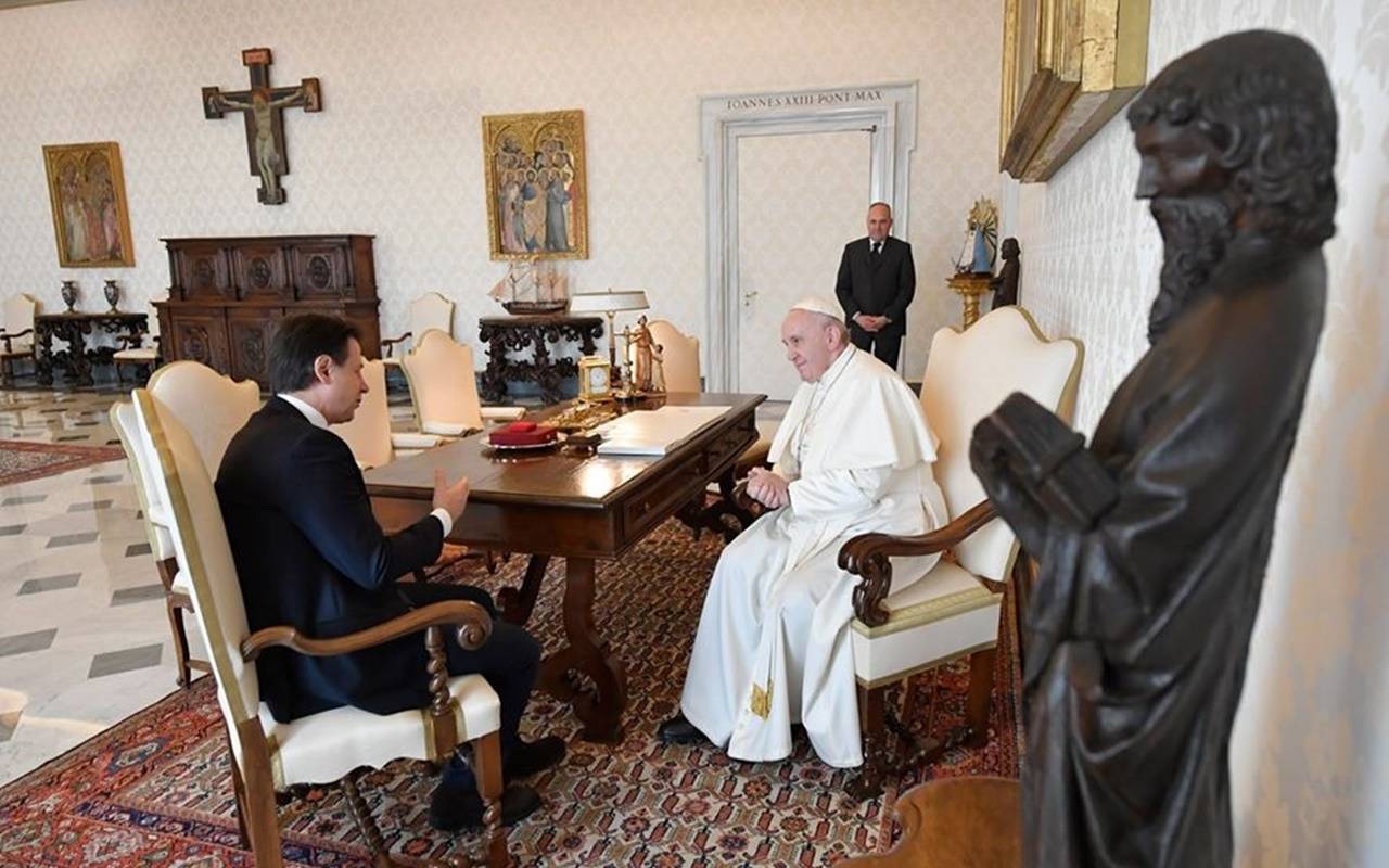 Vaticano, Papa Francesco riceve in udienza il premier Conte