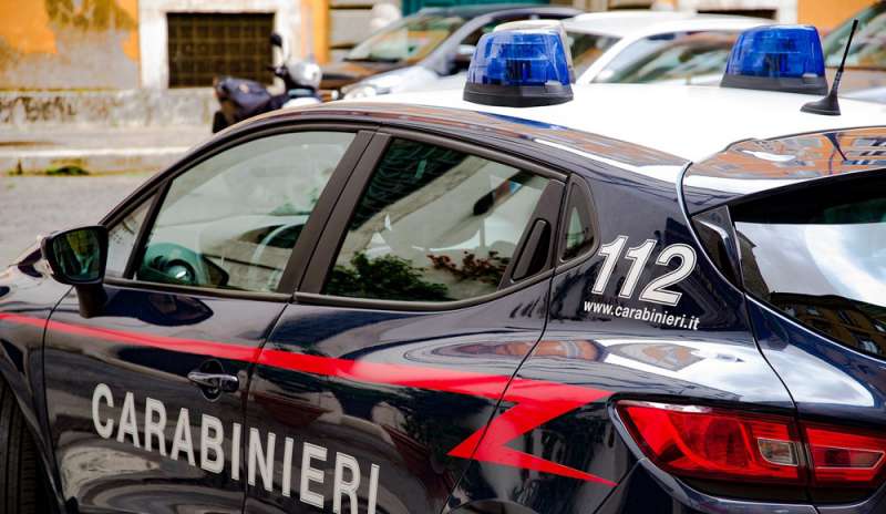 Tenta di rapinare un carabiniere: ucciso un 15enne
