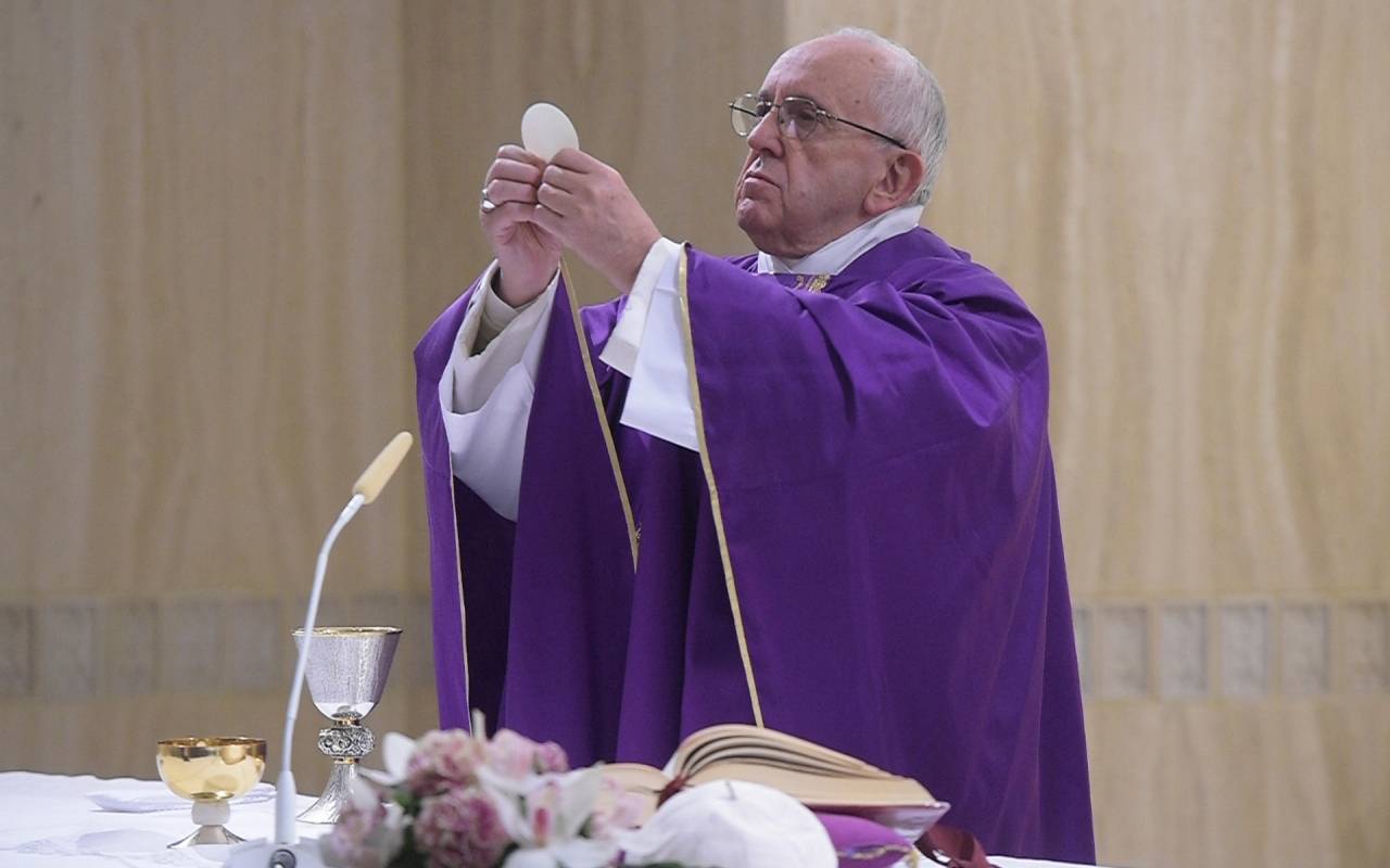 Covid-19, Papa Francesco: “Non dimentichiamo i carcerati”