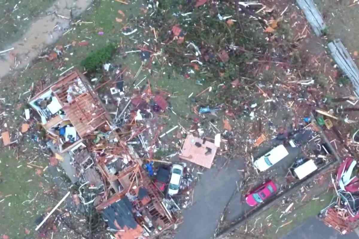 Serie di tornado si abbatte sul Tennessee