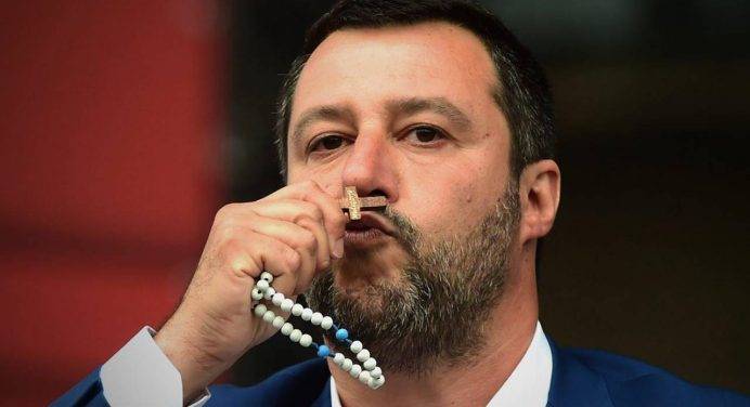 Coronavirus, l’appello di Salvini ai vescovi: “Fateci partecipare alla Messa di Pasqua”