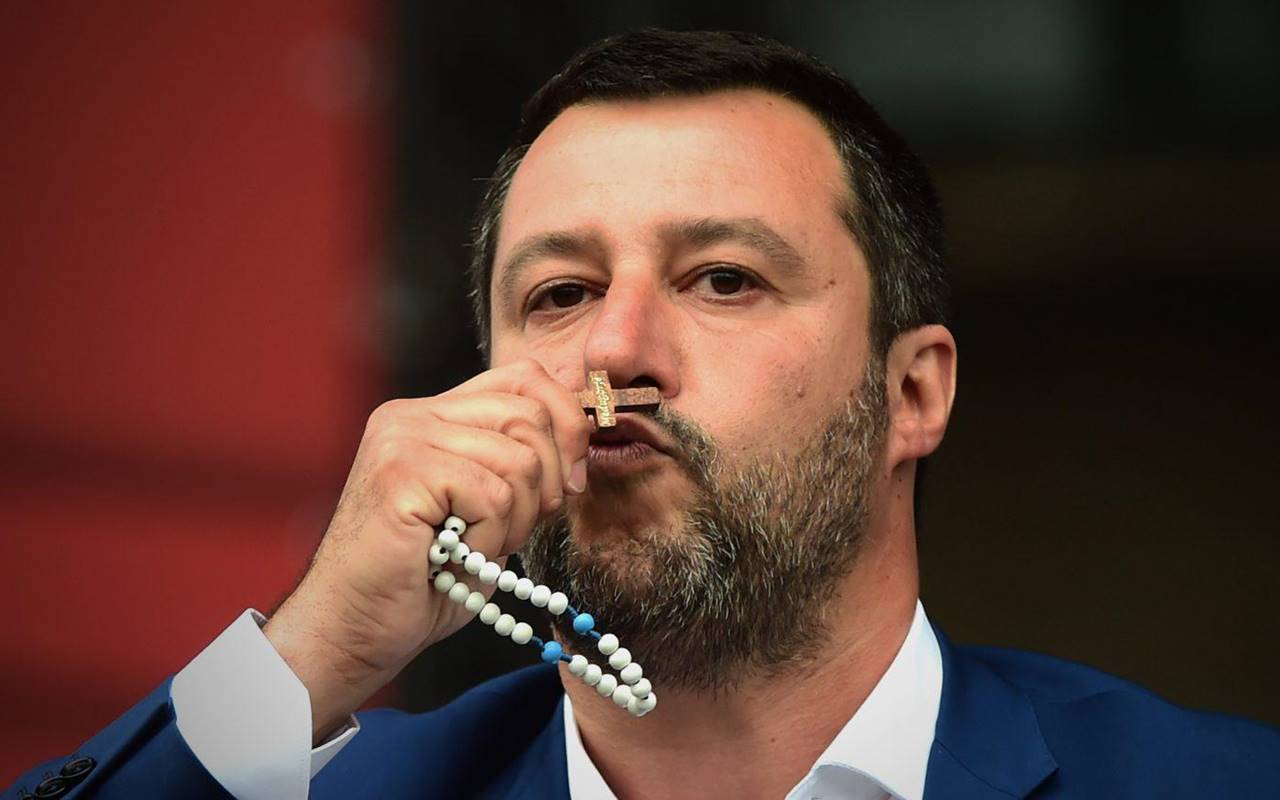Coronavirus, l’appello di Salvini ai vescovi: “Fateci partecipare alla Messa di Pasqua”